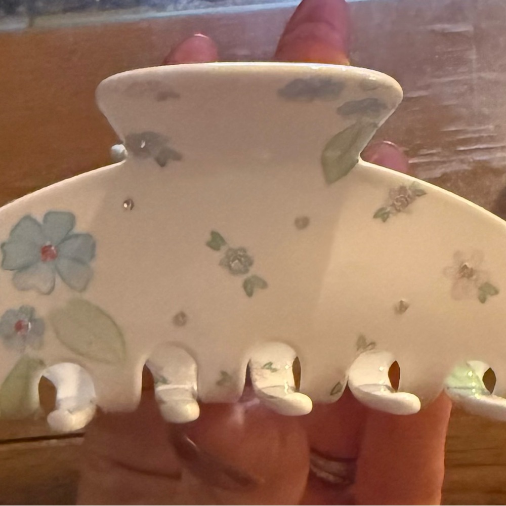 Limited edition Emi Jay clip (New w receipt). From LoveShackFancy collaboration - Picture 3 of 4